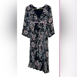 Motherhood Maternity Dress Sz L. 3/4 Sleeves. Midi